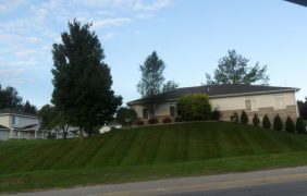 Manitou Wood Apartments - exterior complex
